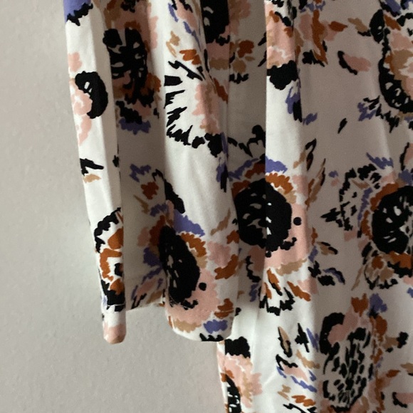 Ann Taylor flowers size large - Picture 2 of 3